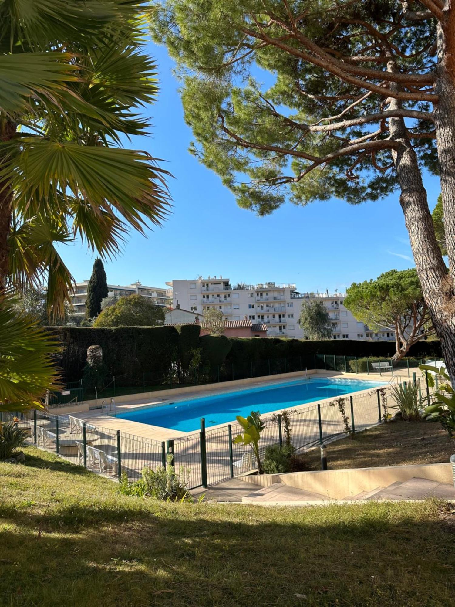 L'Azur - Apt De Standing - Piscine - Parking Ле Кане Екстериор снимка
